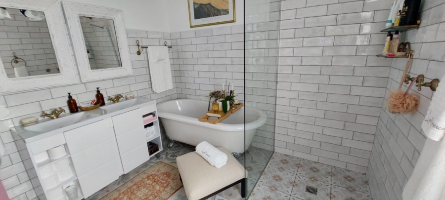 6 Bedroom Property for Sale in Cintsa East Eastern Cape